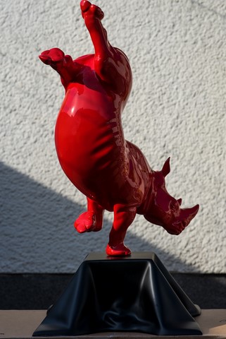 Rhino danseur Red Gloss Big  de Wttrwulghe Xavier